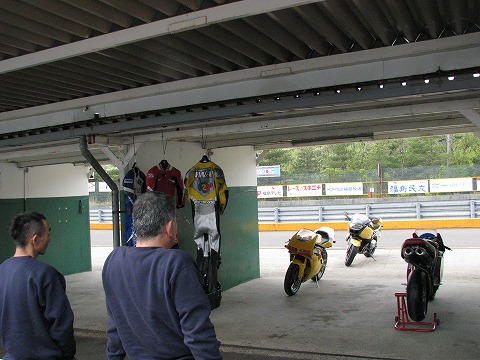 �s�b�g�ő��s�����B�@�A�C�X�G�C�W����Ɗ�䂳��B