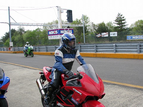 ��Î҂�MGM�̑��z����B�@CBR600F�ő��s