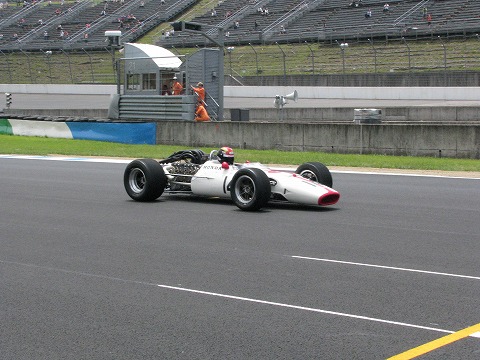 V12�C���̃T�E���h��1960�N��ɍ��ꂽ�Ƃ͎v���Ȃ��B