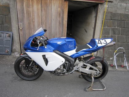 �V�[�Y���͂��߂̃I�C���������X�e�b�J�[�`���[���I