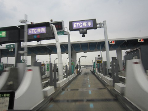 ��֓��@�O���̃o�����[���U���O�ɒʉ�