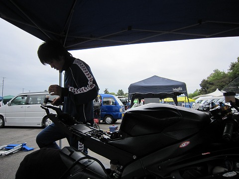 �P�{�ڏI���B�Z�b�e�B���O��Y�ށB