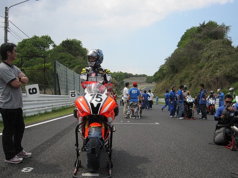 �X�^�[�e�B���O�O���b�h�ɕt��