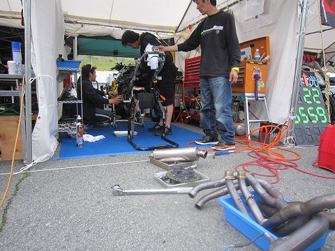 �����p�̐����ς݂̃G���W���ɍڂ��ւ��B