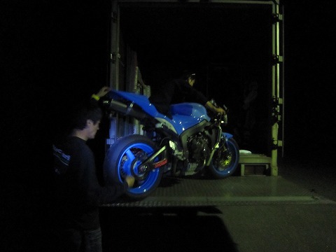 �o�C�N���g���b�N�ɐςݍ��݁A�����̍�Ƃ͏I���B