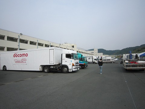 �p�h�b�N�ɂ̓t�H�[�~�����[�j�b�|���̃}�V����ς񂾑�^�̃g���[���[��