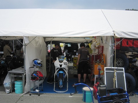 ���s�̏��������B�@���C�_�[��҂B