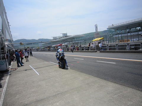 ���̃}�V���̊Ԍ���D���āA�R�[�X�C���B