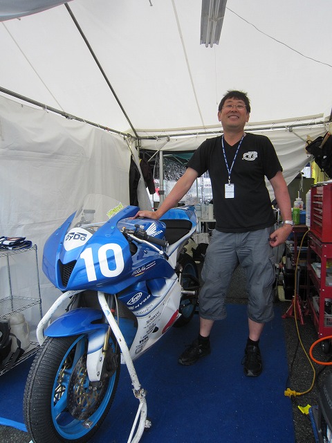 ���܂ɂ́A�ʐ^�Ɏʂ��Ă݂�B�@��ʑ̂Ƃ��āA�C�}�C�`�i���j