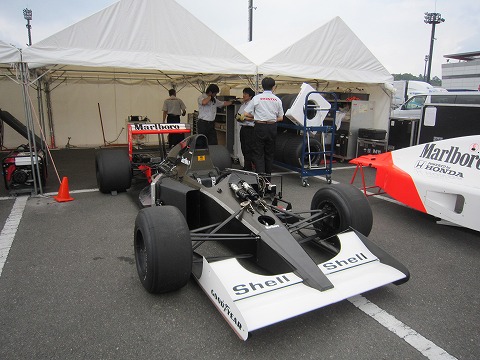 �}�N���[�����z���_