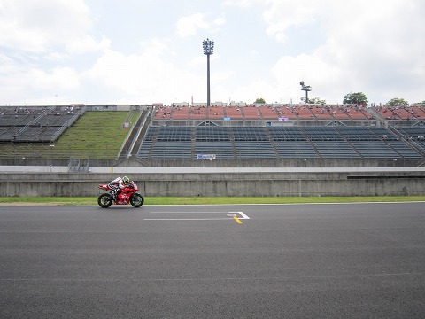 #81�@�o�[�j���O�u���b�hRT�@�T�J�����I��